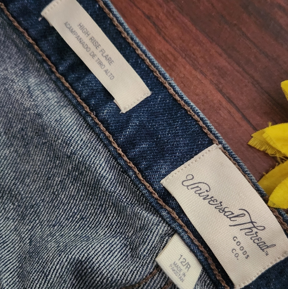 Universal THREAD HIGH RISE Flared Jeans - Picture 6 of 10